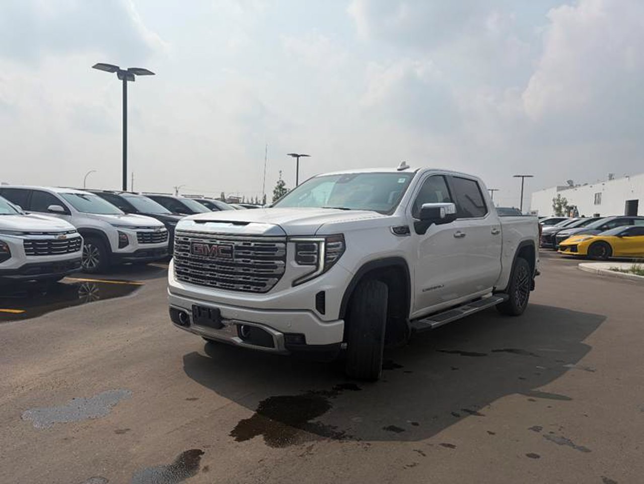 2024 GMC Sierra 1500 4WD Crew Cab 147 Denali White Sherwood Park - photo #2