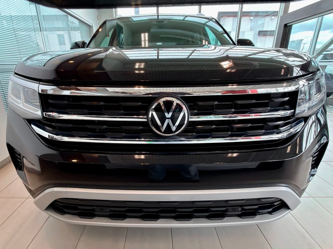 2022 Volkswagen Atlas Black Notre-Dame-des-Prairies - photo #5