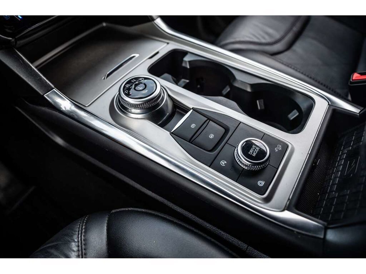 Ford Explorer 2023 Blanc Sainte-Julienne - photo #30