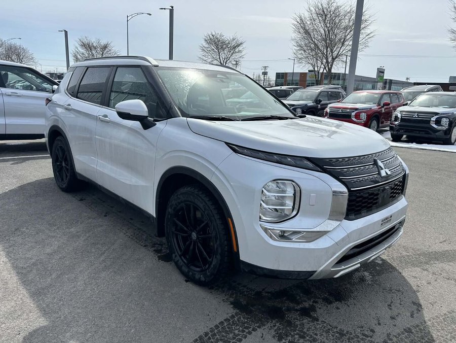 2023 Mitsubishi Outlander SEL S-AWC, Sièges électriques, 7 passagers White