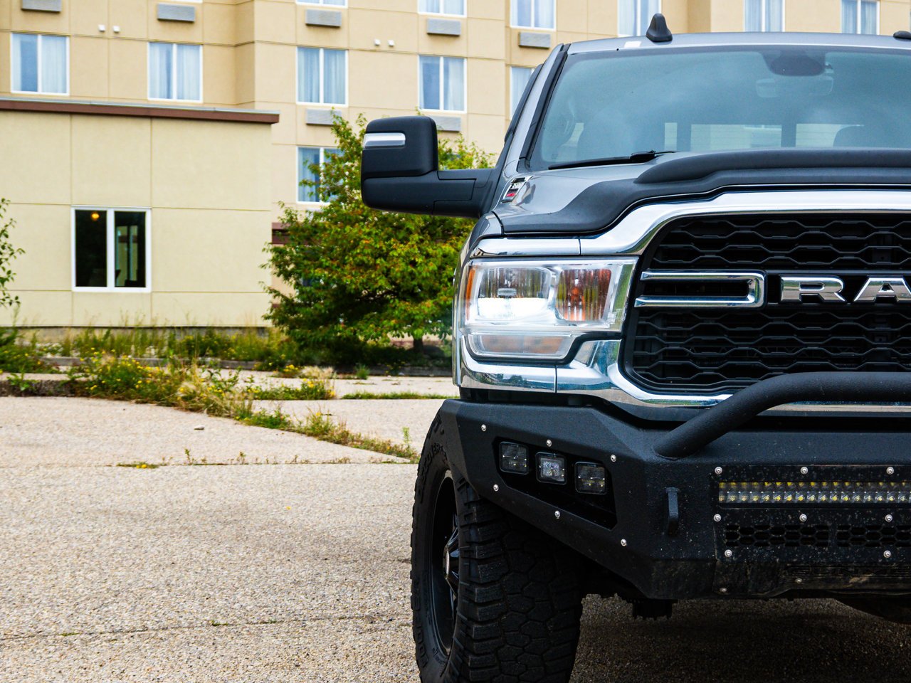 2023 Ram 3500 Tradesman 4x4 Crew Cab 8' Box Grey Sherwood Park - photo #5