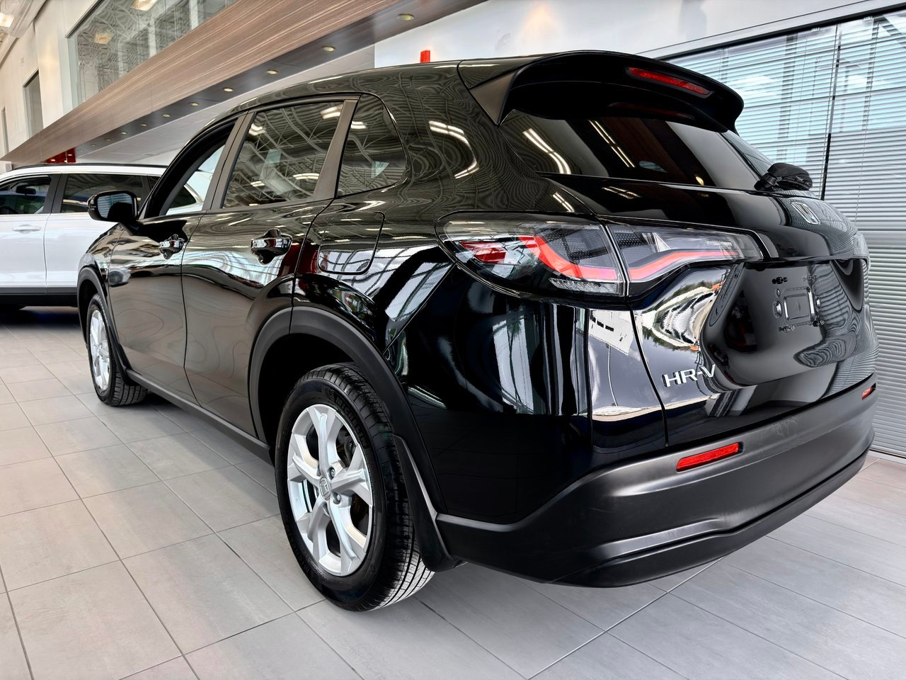 2024 Honda HR-V Black Notre-Dame-des-Prairies - photo #9