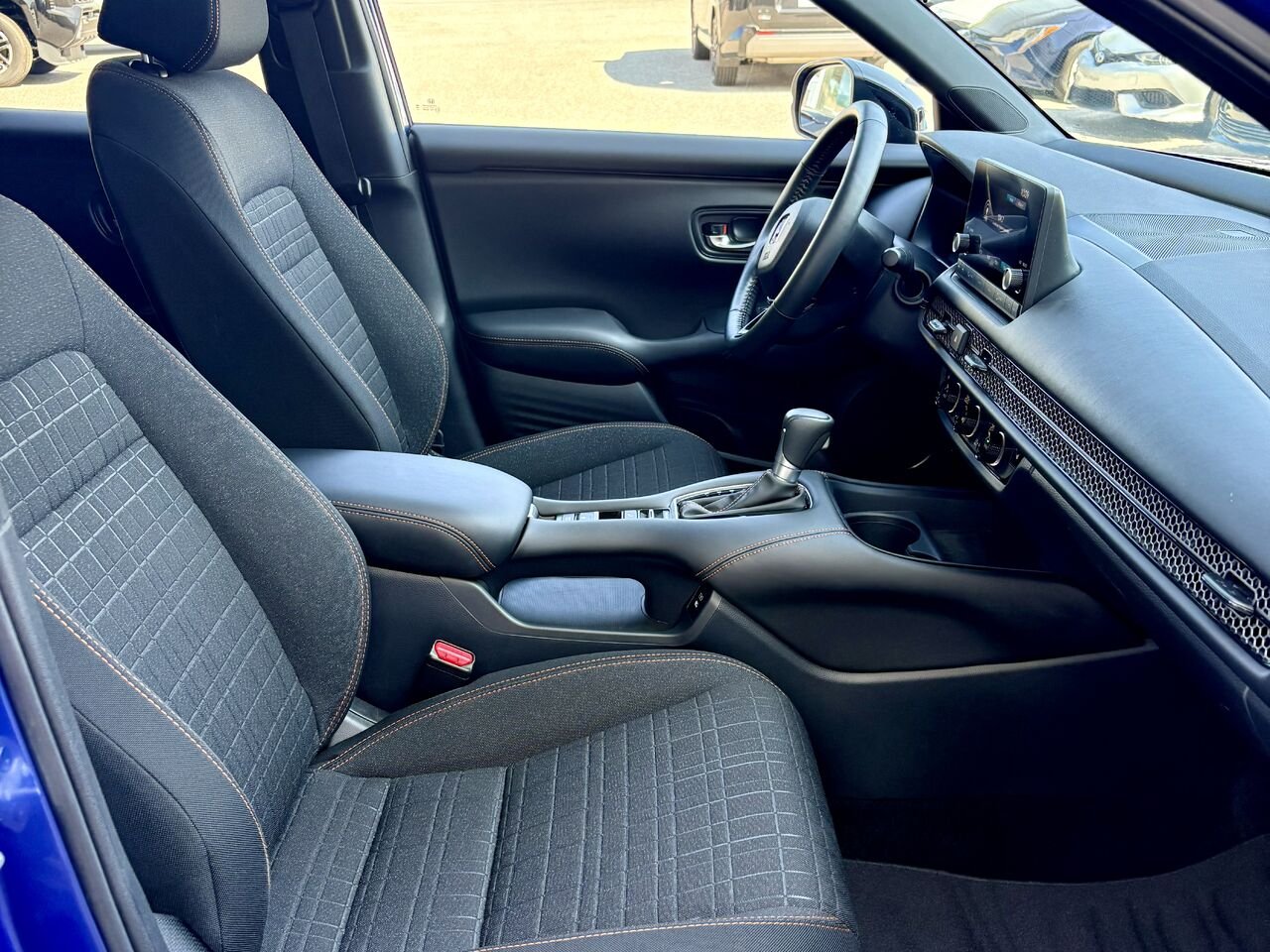 2025 Honda HR-V Blue Mont-Laurier - photo #17