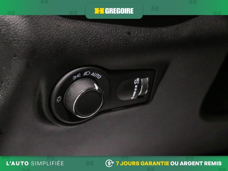 2023 Jeep Compass White Laval - photo #21