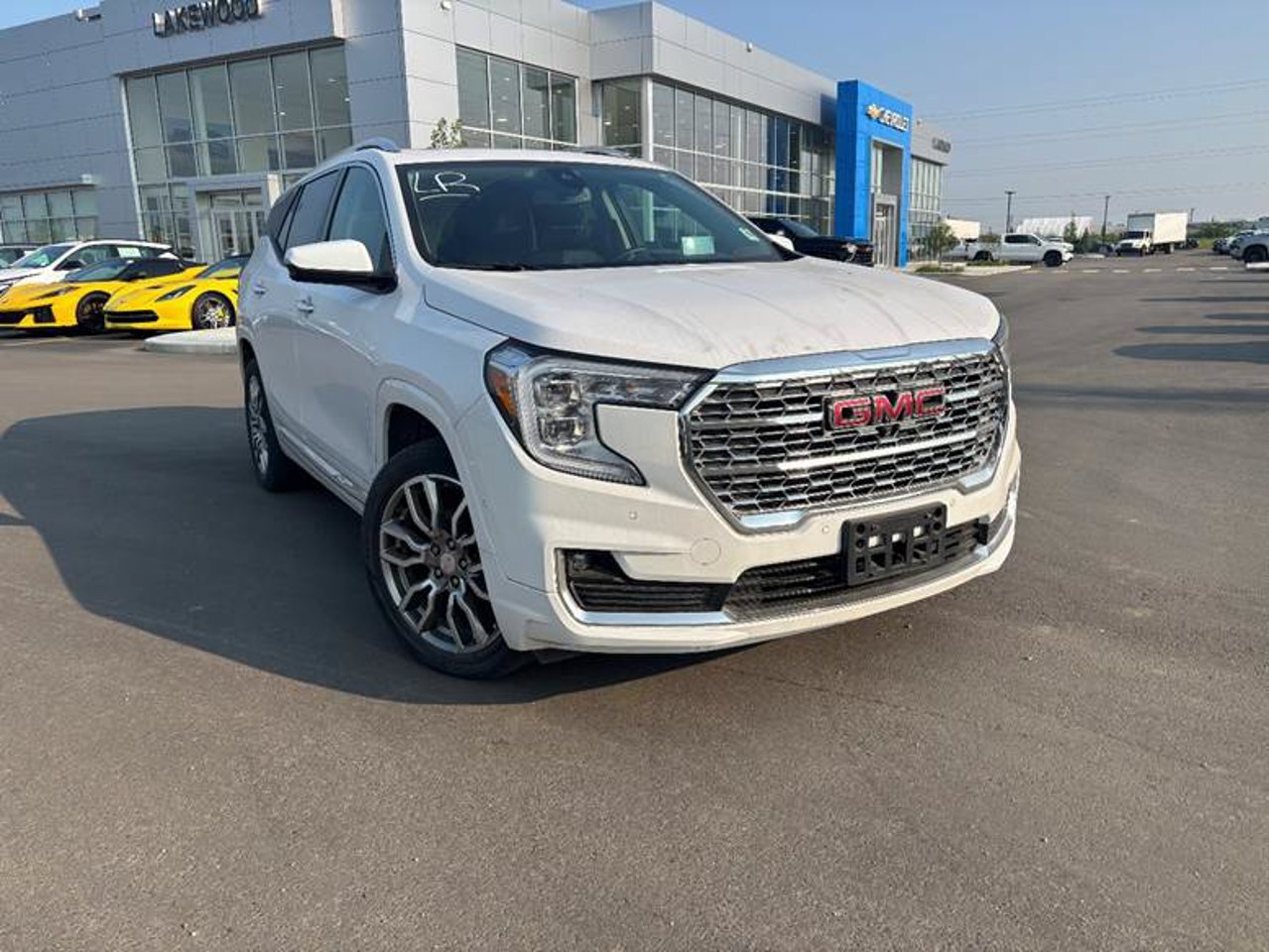 2022 GMC Terrain AWD 4dr Denali White Sherwood Park - photo #1