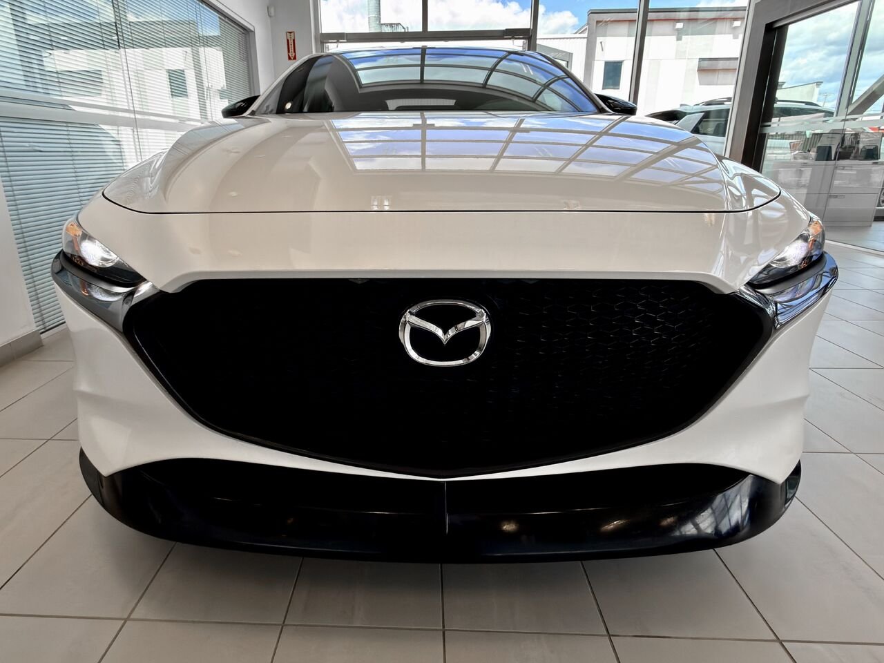 2024 MAZDA MAZDA3 SPORT GX White Notre-Dame-des-Prairies - photo #5