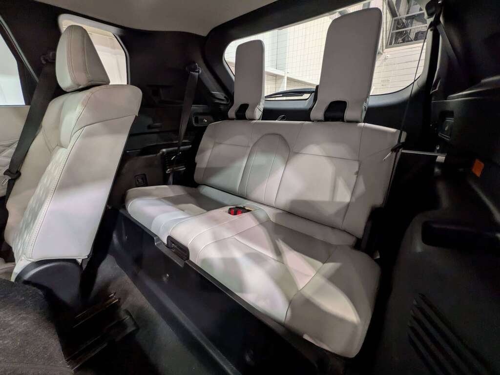 2023 Mitsubishi Outlander Plug-In Hybrid GT S-AWC Red Val-David - photo #12