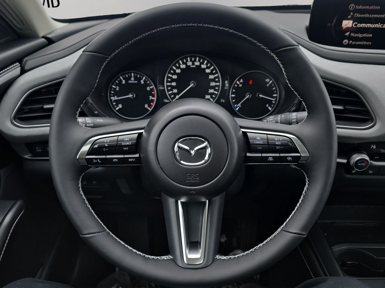 Mazda CX-30 GT turbo, awd, toit ouvrant, Écran 360 degré, Navigation, chargeur sans fil pour cellulaire 2026 Gris aéro métallisé Val-David - photo #9