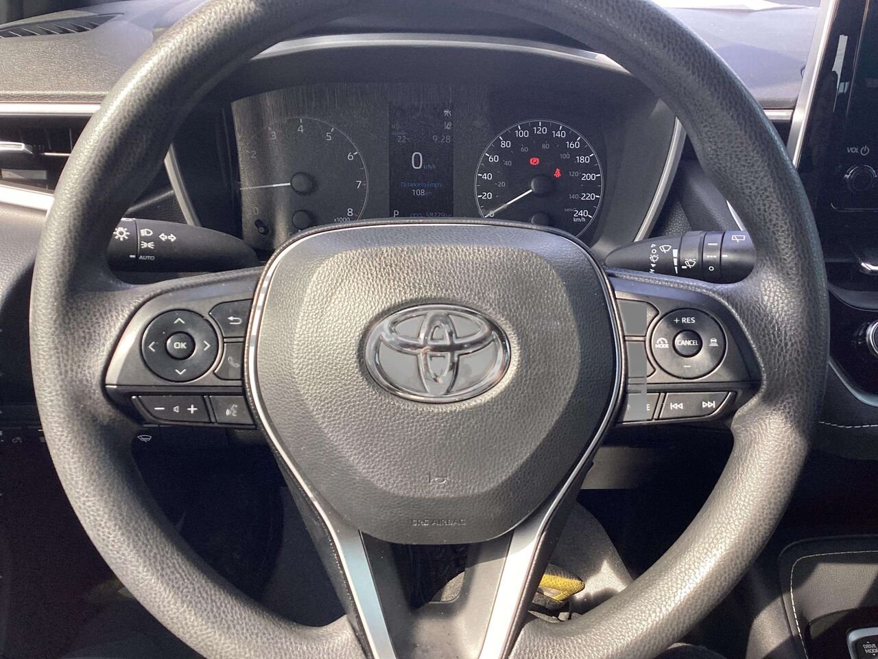 2024 TOYOTA Corolla Hatchback Silver Gatineau - photo #10