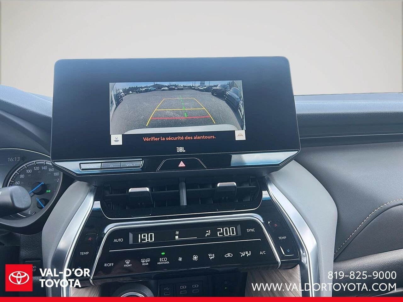 Toyota Venza XLE TI 2023 Frisson glacé nacré Val-d'Or - photo #13