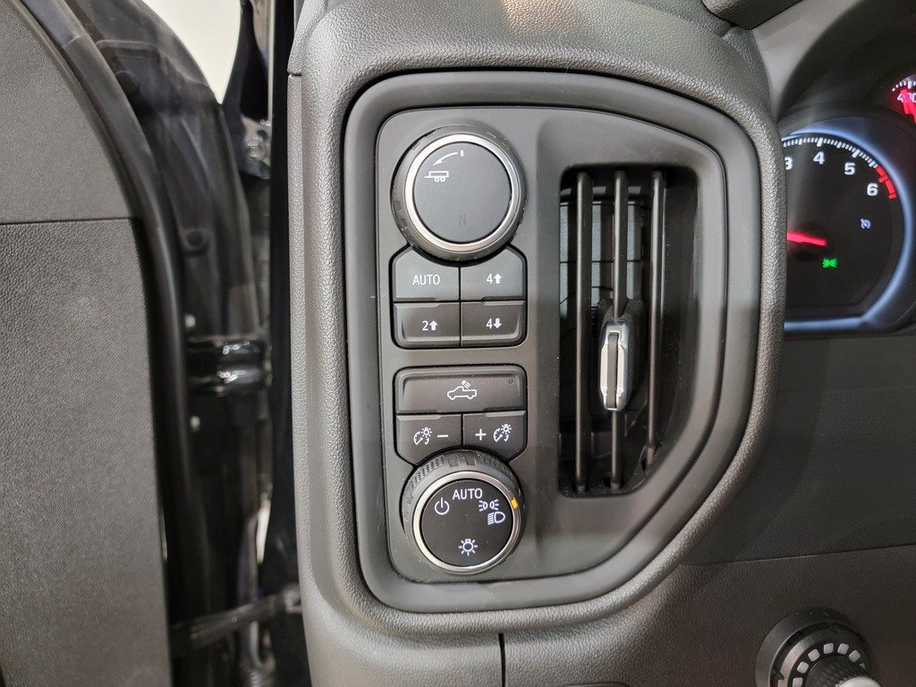2022 Chevrolet Silverado 1500 LTD 4WD Crew Cab 157" Custom Trail Boss Black Val-David - photo #27