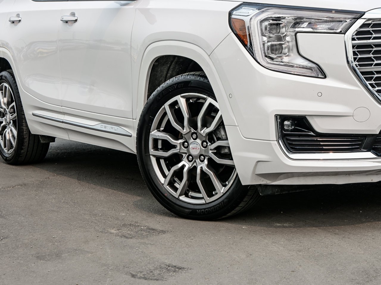 2022 GMC Terrain AWD 4dr Denali White Sherwood Park - photo #5