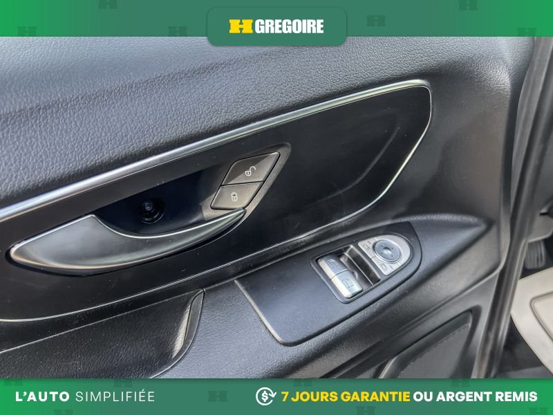 Mercedes Benz Metris 2022 Bleu Laval - photo #16