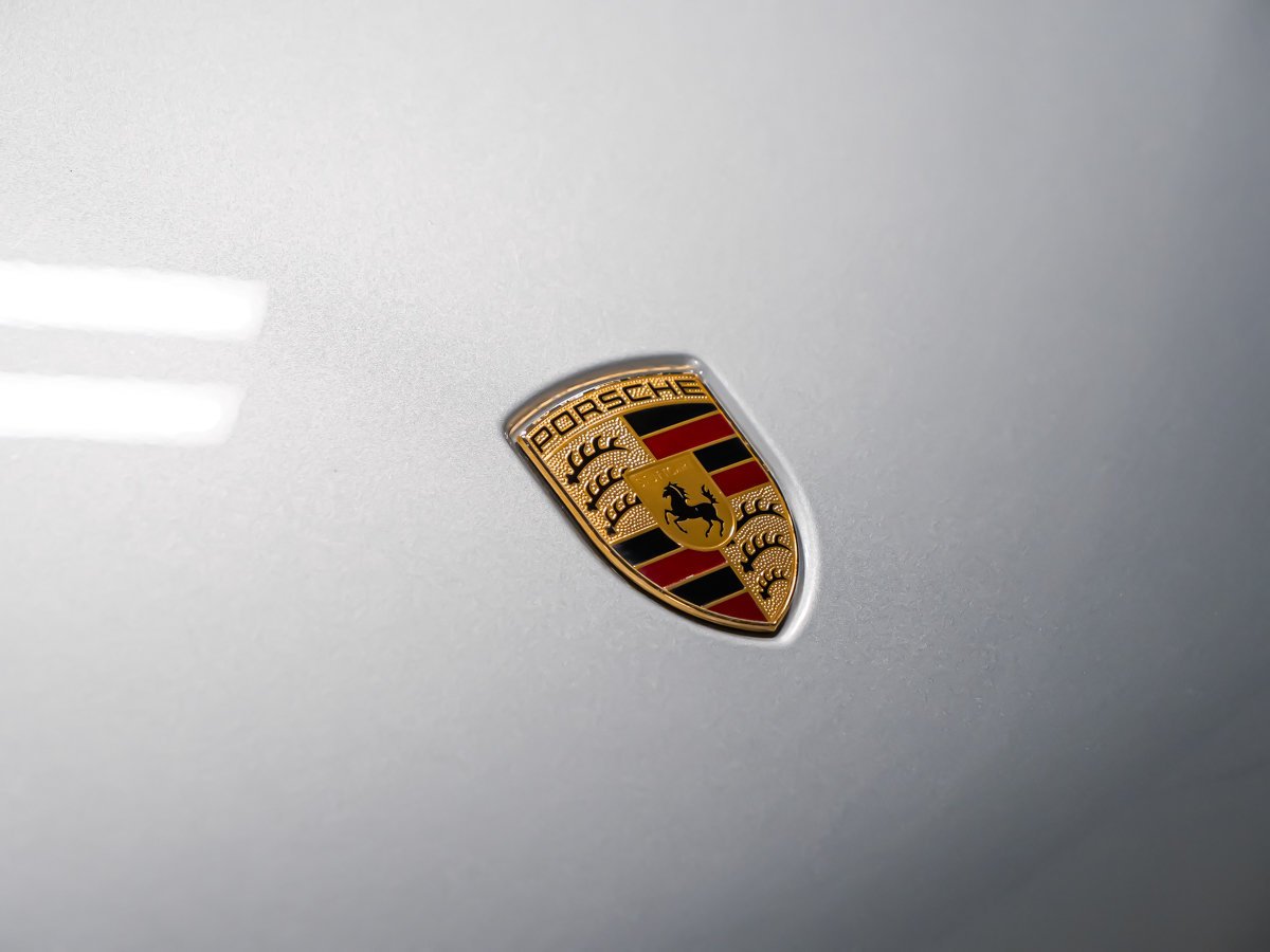 2025 Porsche Macan T Black Montreal - photo #8