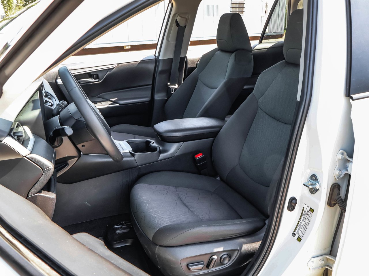 2024 Toyota RAV4 XLE AWD White Sherwood Park - photo #13