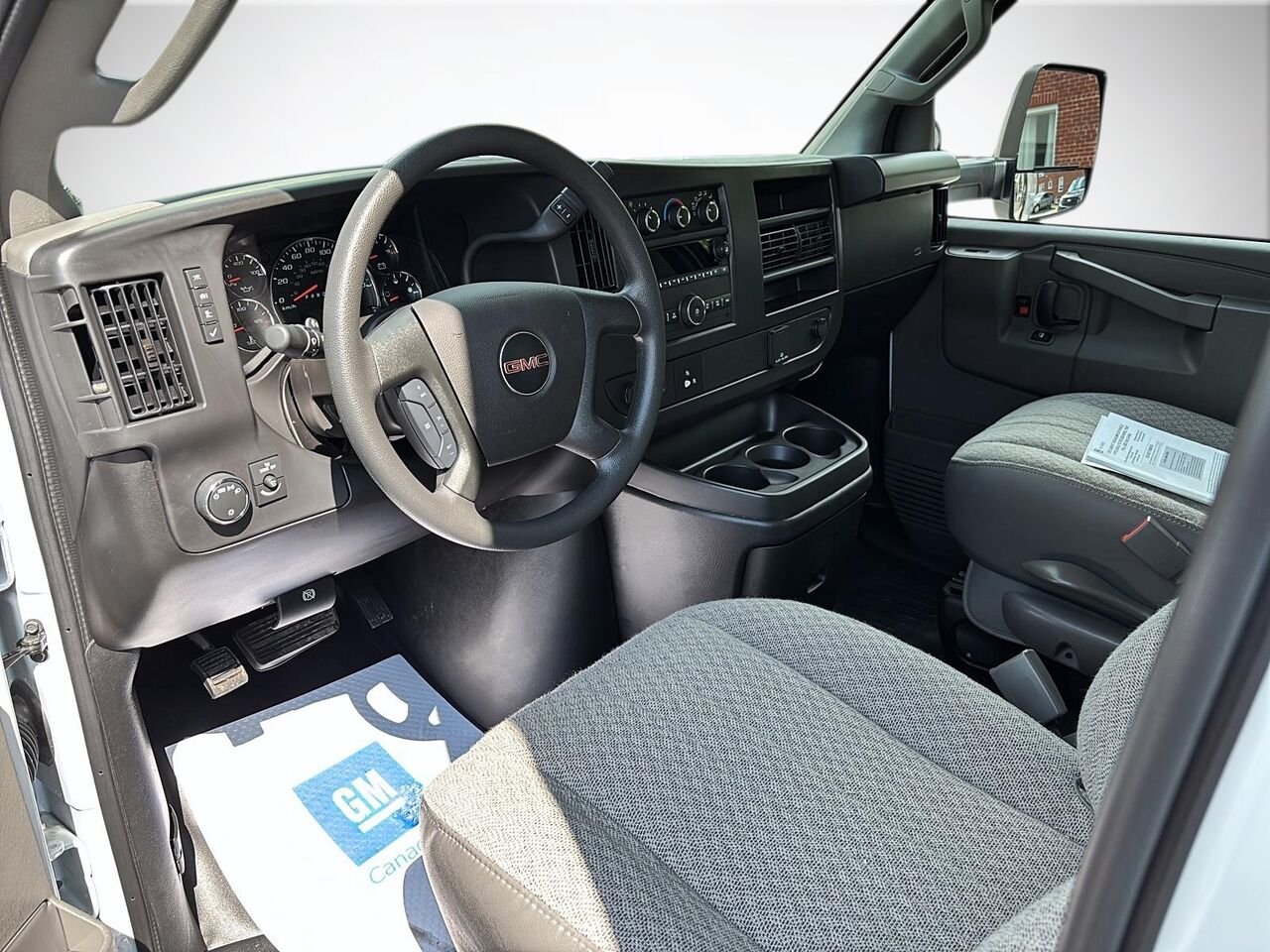 2026 GMC Savana Commercial Cutaway 3500 fourgonnette 139 po SUMMIT WHITE Saint-Hyacinthe - photo #7