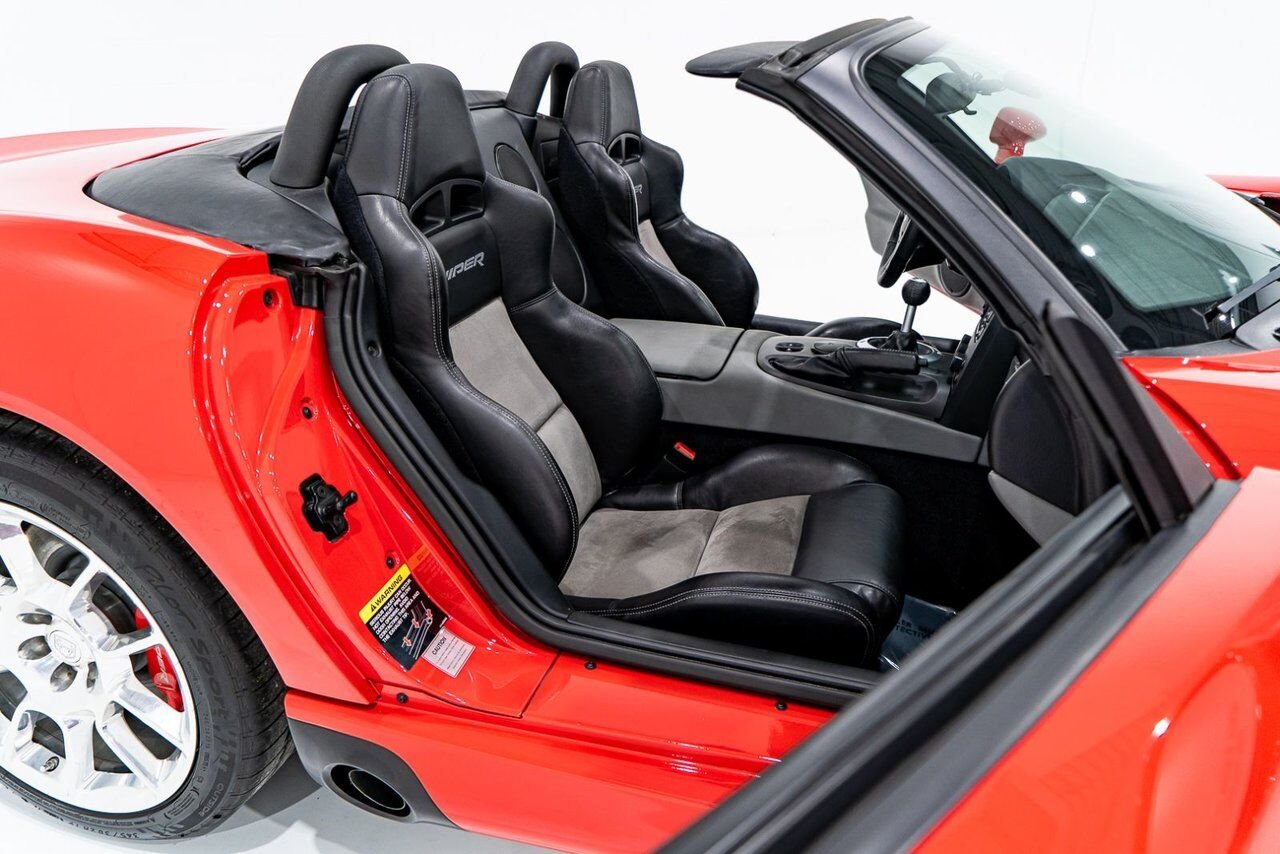 Dodge Viper Clean Title With Only 2,063 km (1,282 Miles) From New 2008 Rouge Montréal - photo #46