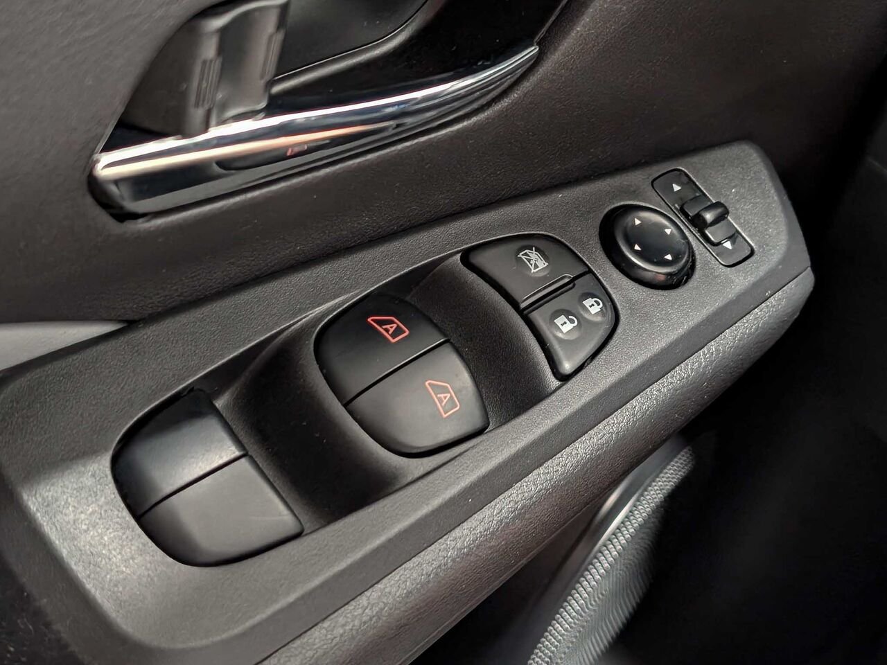 Nissan KICKS SR Cuir Volant et Sièges Chauffants 2023 Rouge Sherbrooke - photo #18