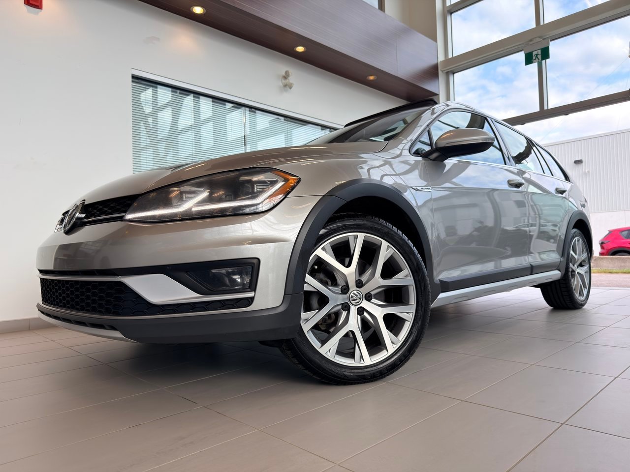 2019 Volkswagen Golf Alltrack Silver Notre-Dame-des-Prairies - photo #1
