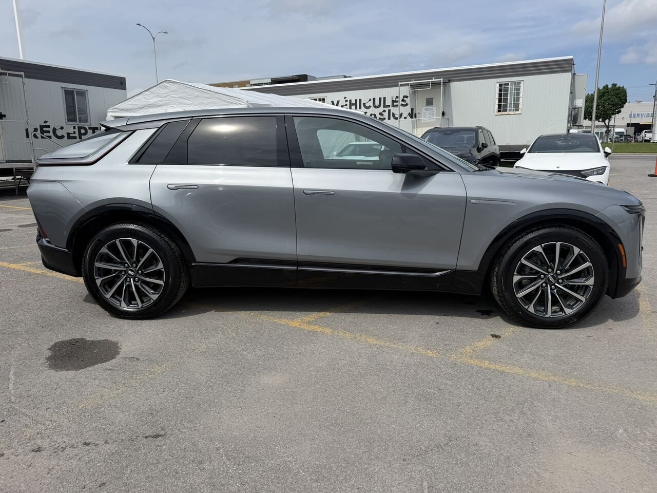 Cadillac LYRIQ Sport AWD FINANCEMENT À PARTIR DE 0.99% 2024 Argent Laval - photo #1