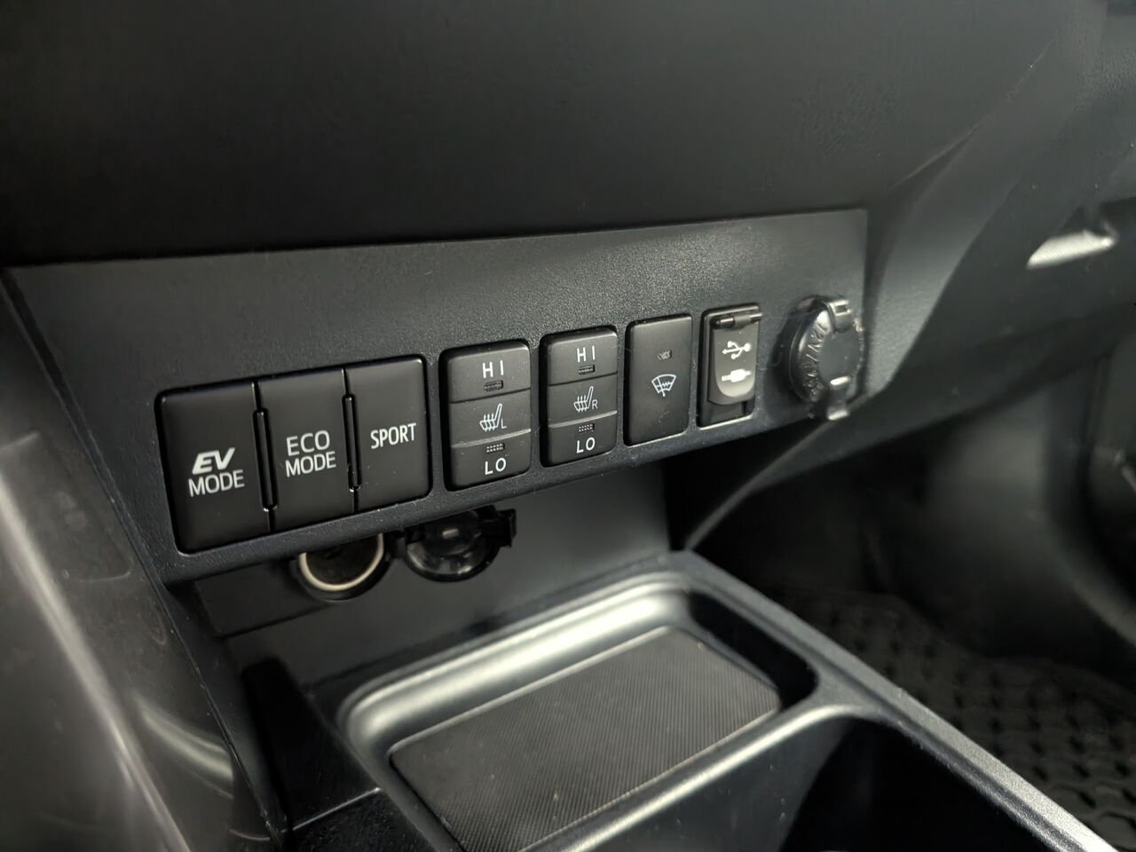 2017 Toyota RAV4 Hybrid JTMJJREV6HD088292 Electric Storm Blue Sherbrooke - photo #20