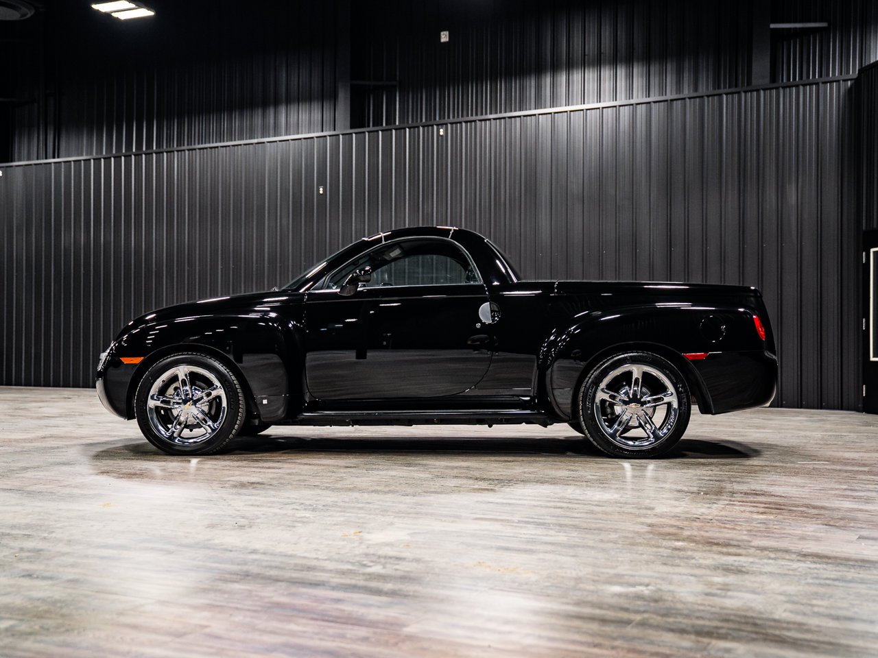 2006 Chevrolet SSR Reg Cab 116.0 WB Smokin' Asphalt Sherwood Park - photo #4
