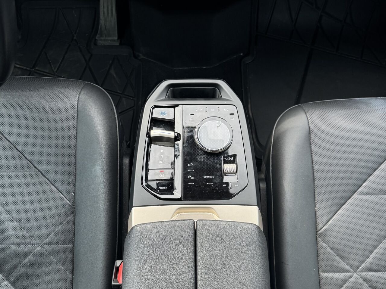 BMW iX 2023 Noir Granby - photo #20