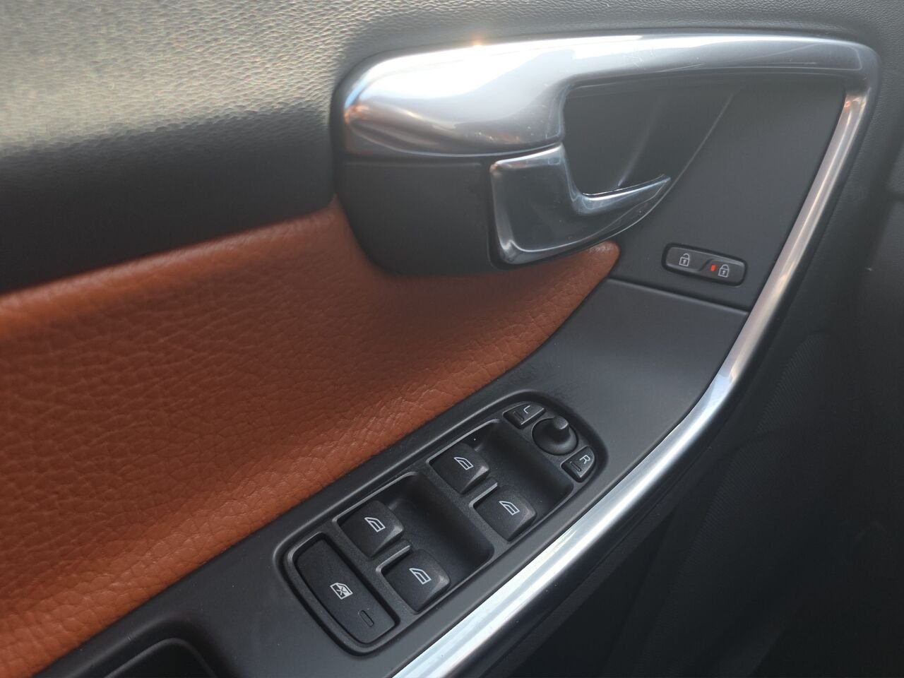 Volvo S60 Berline 4 portes T5 traction intégrale, sièges en cuir, toit ouvrant 2013 Val-David - photo #13