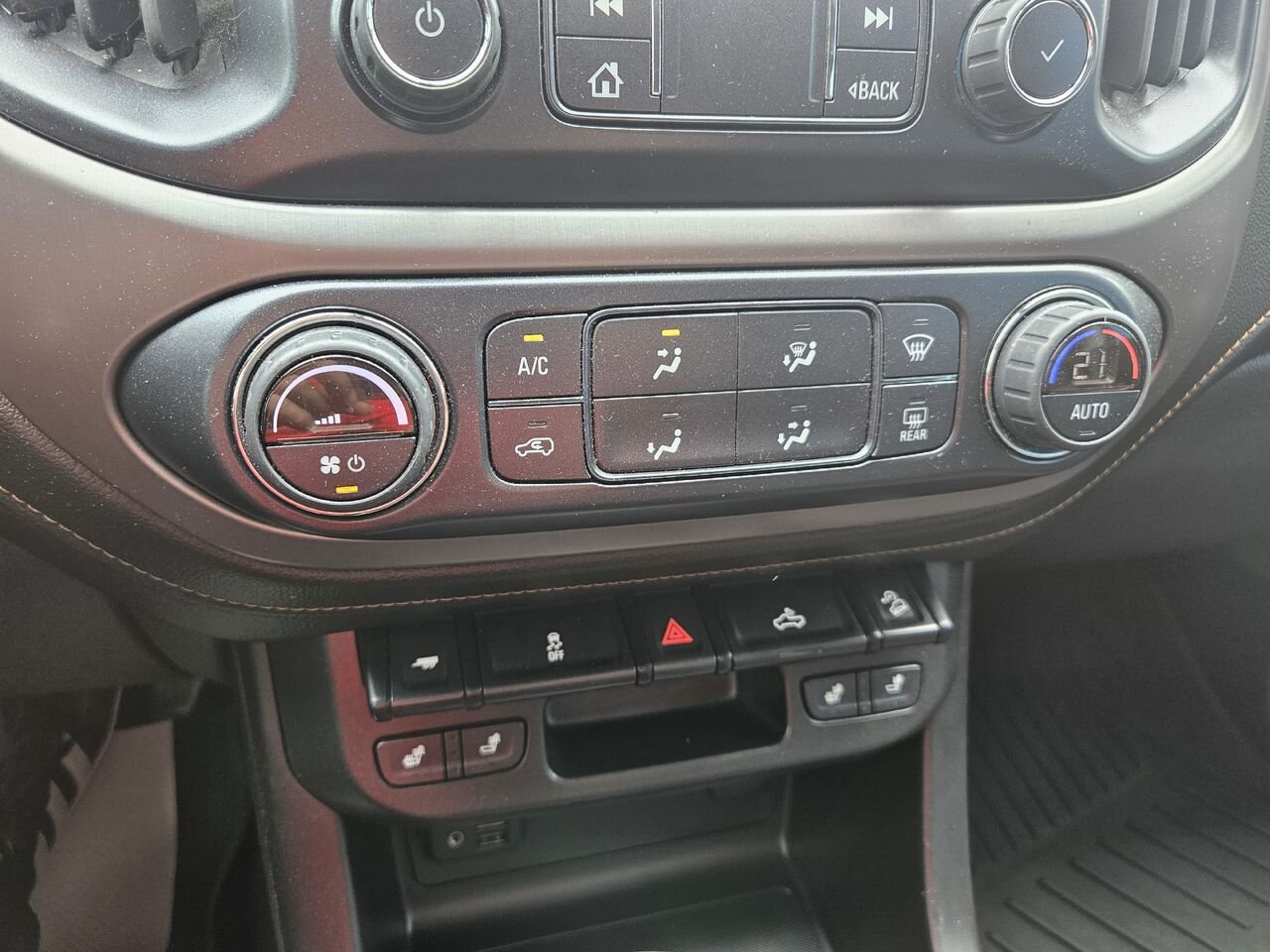 GMC Canyon AT4 cabine multiplace 4RM 141 po avec tissu 2022 Blanc Thetford Mines - photo #9