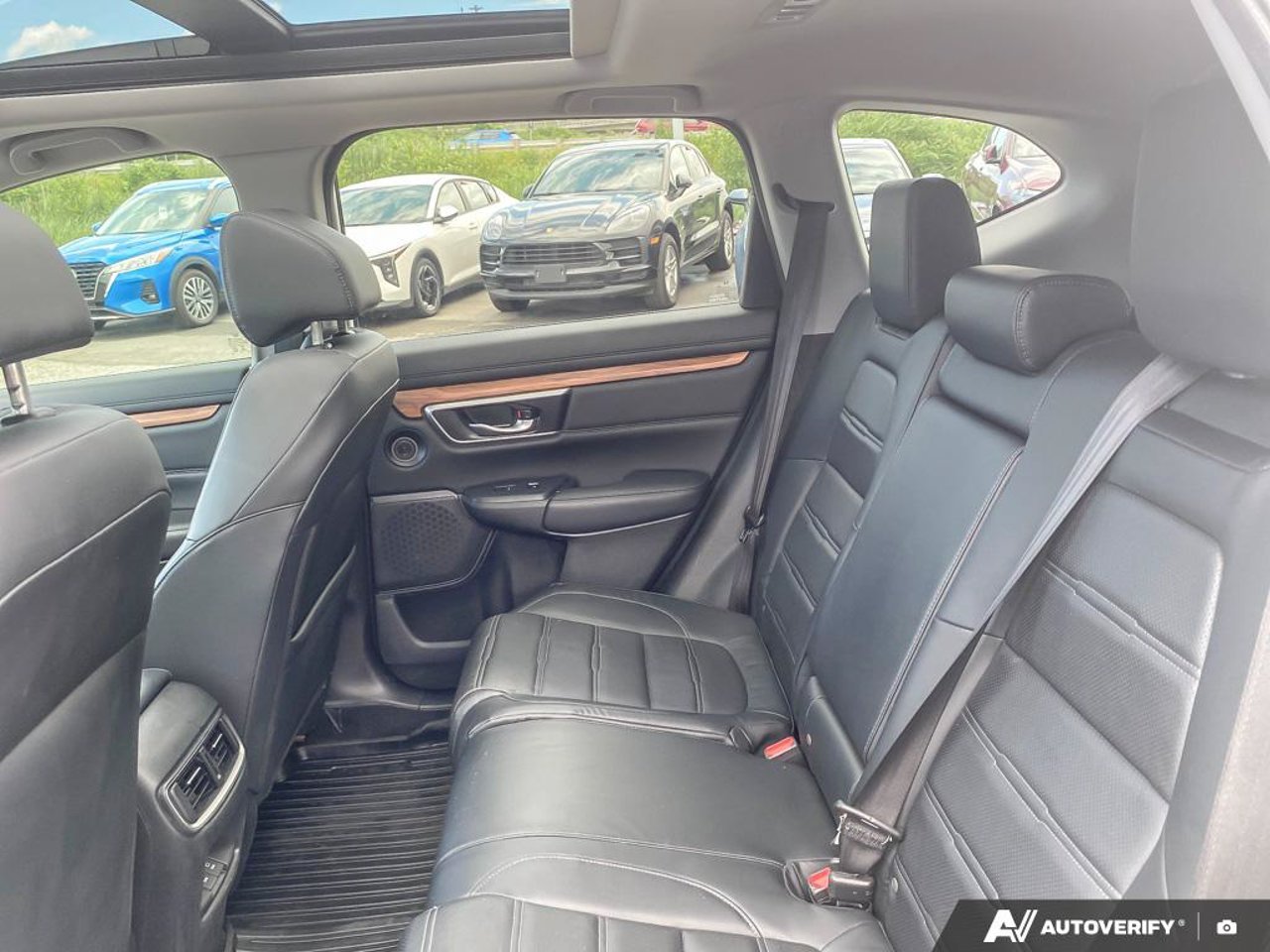 2019 Honda CR-V 2HKRW2H94KH130664 White Mirabel - photo #25