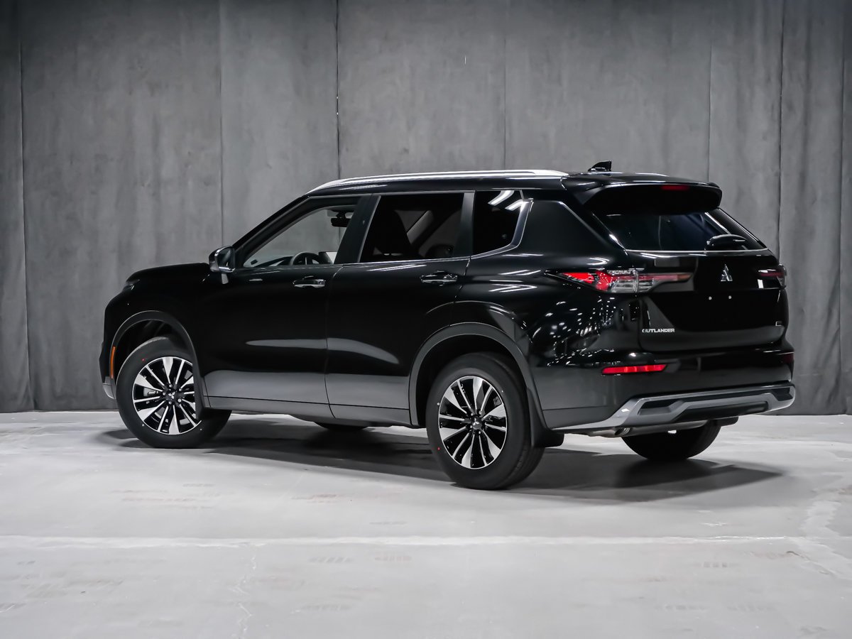 2026 Mitsubishi Outlander LE Black Diamond Montreal - photo #3