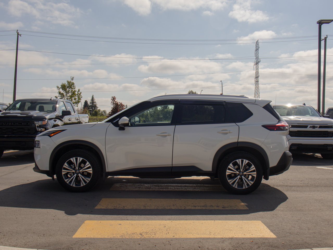 2021 Nissan Rogue AWD SV White Sherwood Park - photo #6