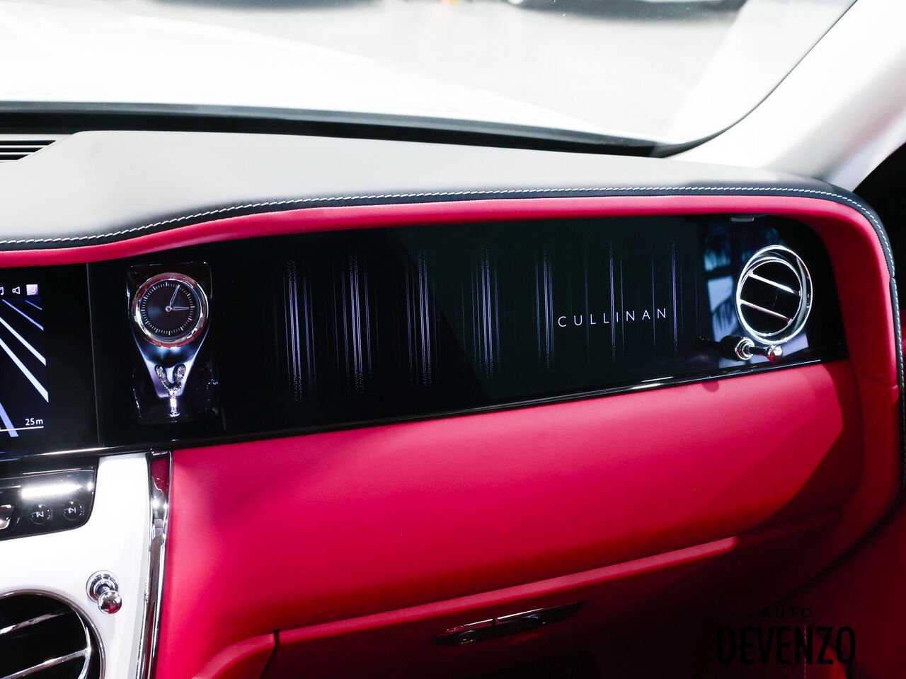 2025 Rolls-Royce Cullinan White Saint-Eustache - photo #18