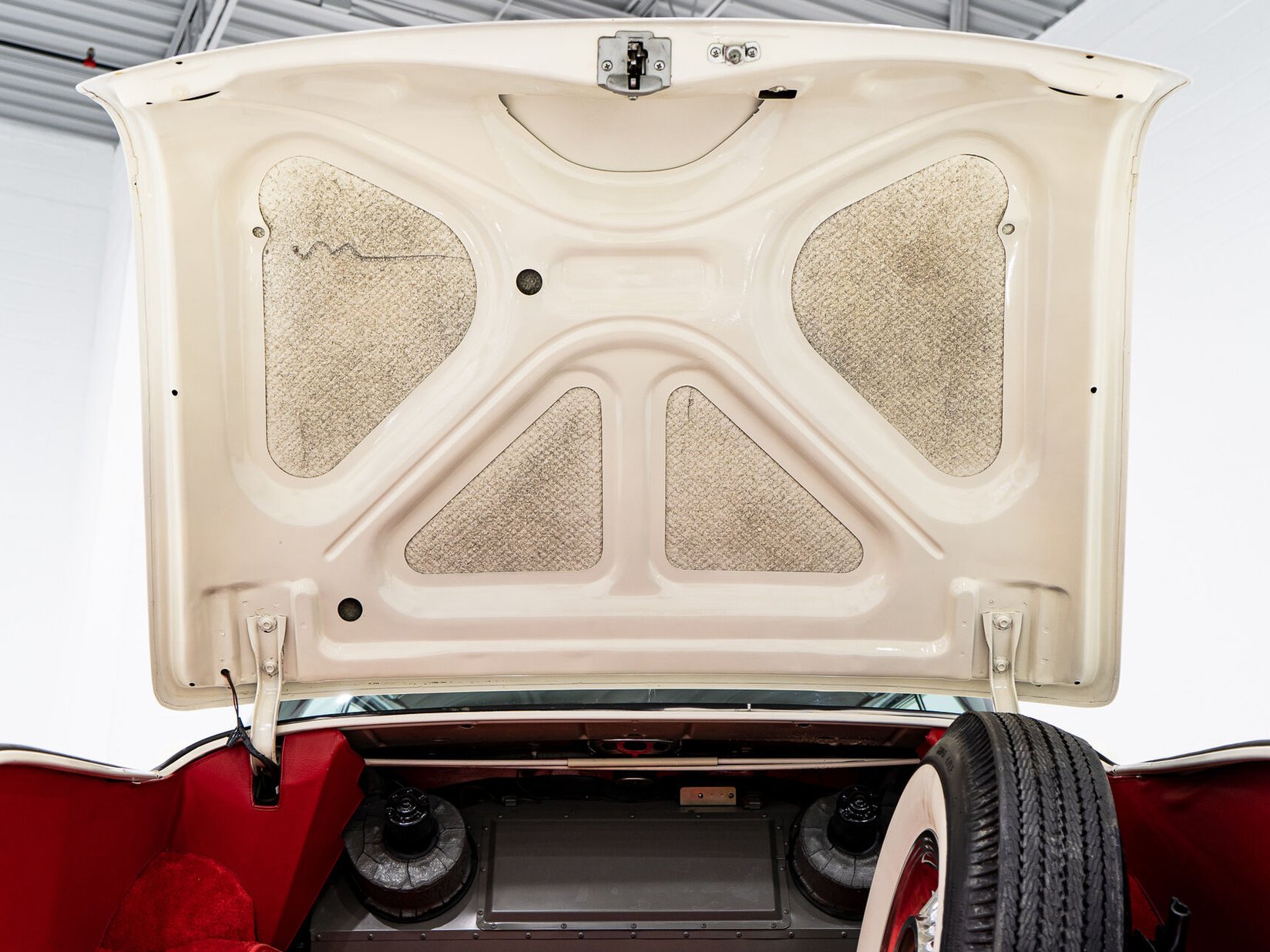 1956 Cadillac Eldorado Seville With Factory A/C | PRIX EN USD White Montreal - photo #94