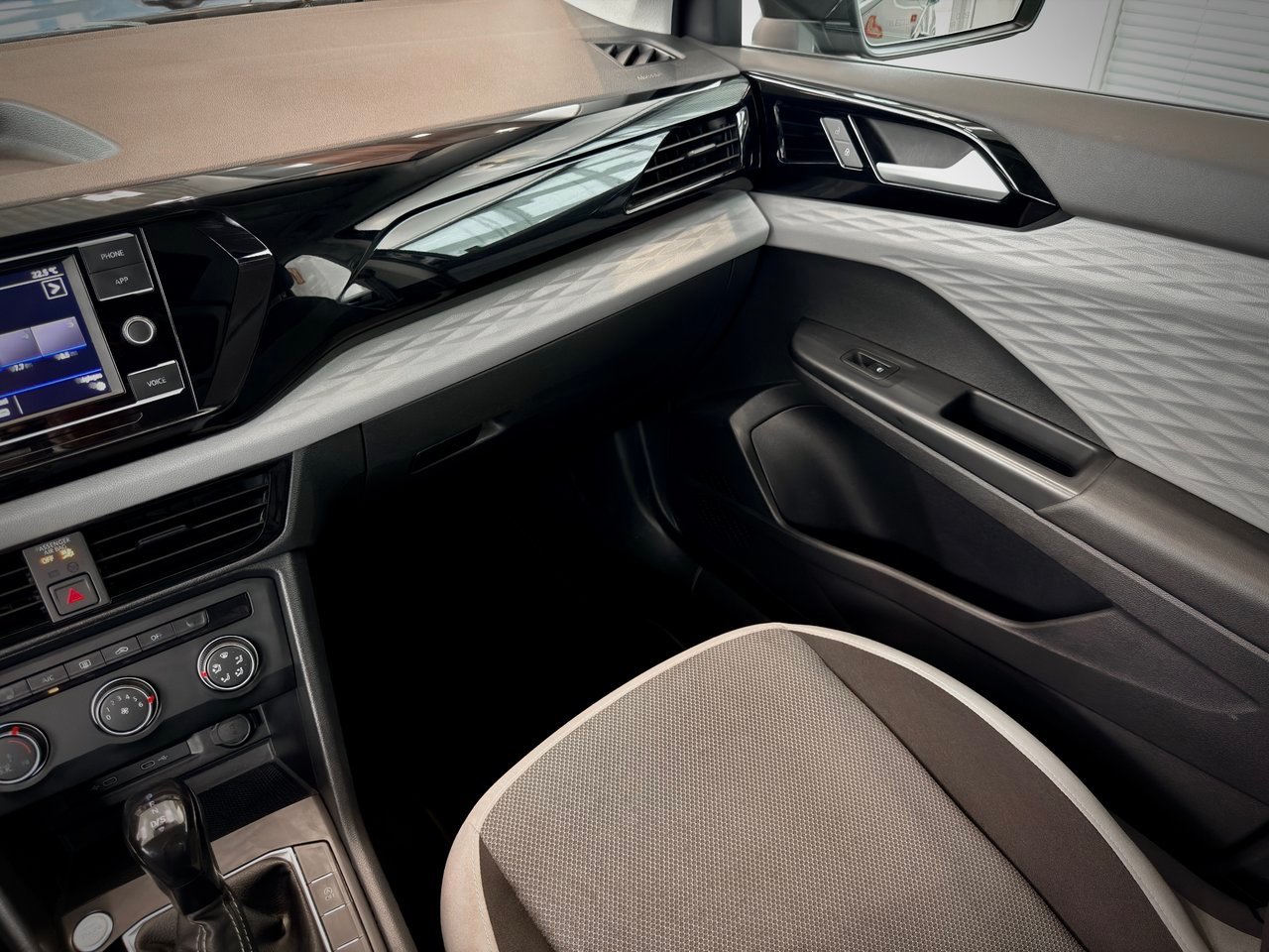 2022 Volkswagen Taos Black Notre-Dame-des-Prairies - photo #19