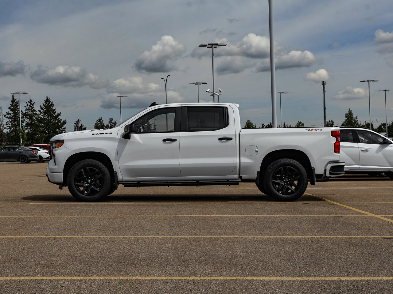 2025 Chevrolet Silverado 1500 4WD Crew Cab 147 Custom White Sherwood Park - photo #4