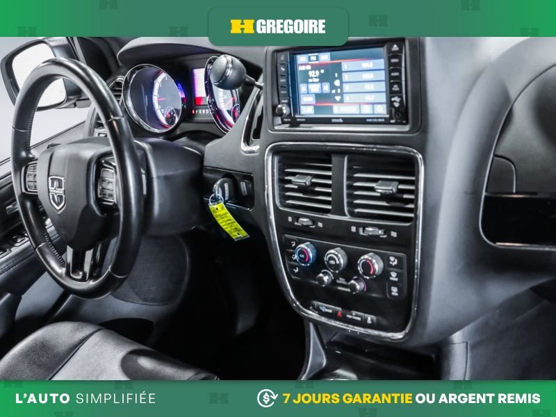 Dodge GR Caravan 820832 | 35th Anniversary AUTO AC MAGS CAM RECULE 2019 Rouge Laval - photo #25