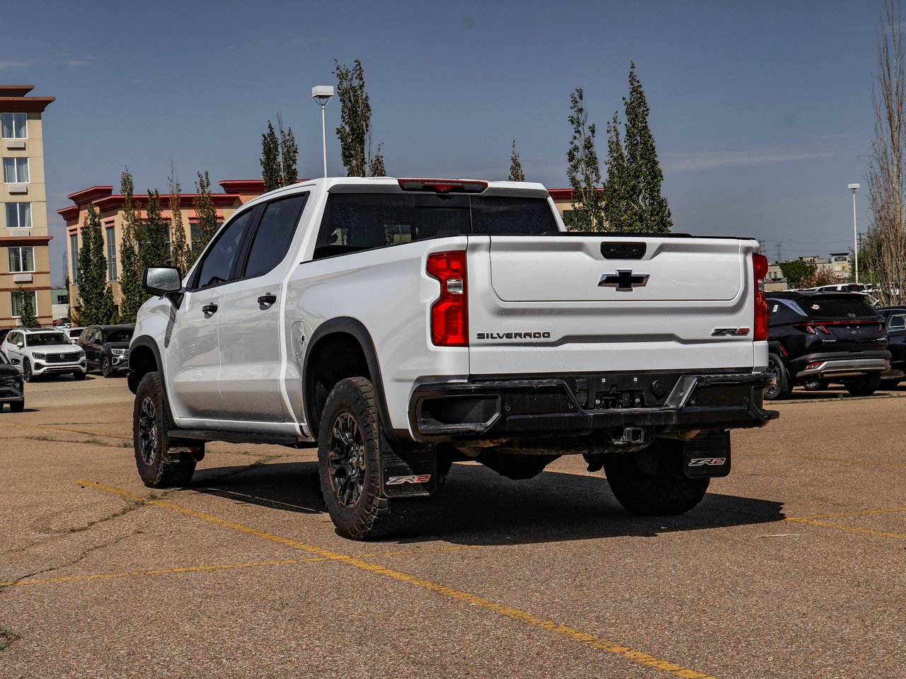 2024 Chevrolet Silverado 1500 4WD Crew Cab 147 ZR2 White Sherwood Park - photo #5