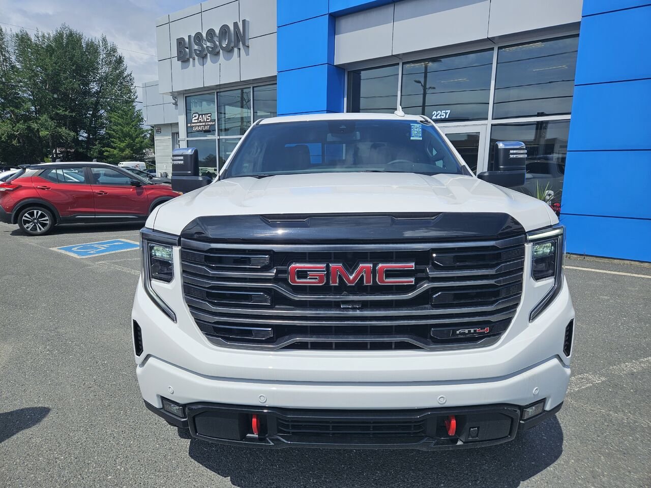 GMC Sierra 1500 AT4 cabine multiplace 4RM 157 po 2026 Blanc sommet Thetford Mines - photo #3