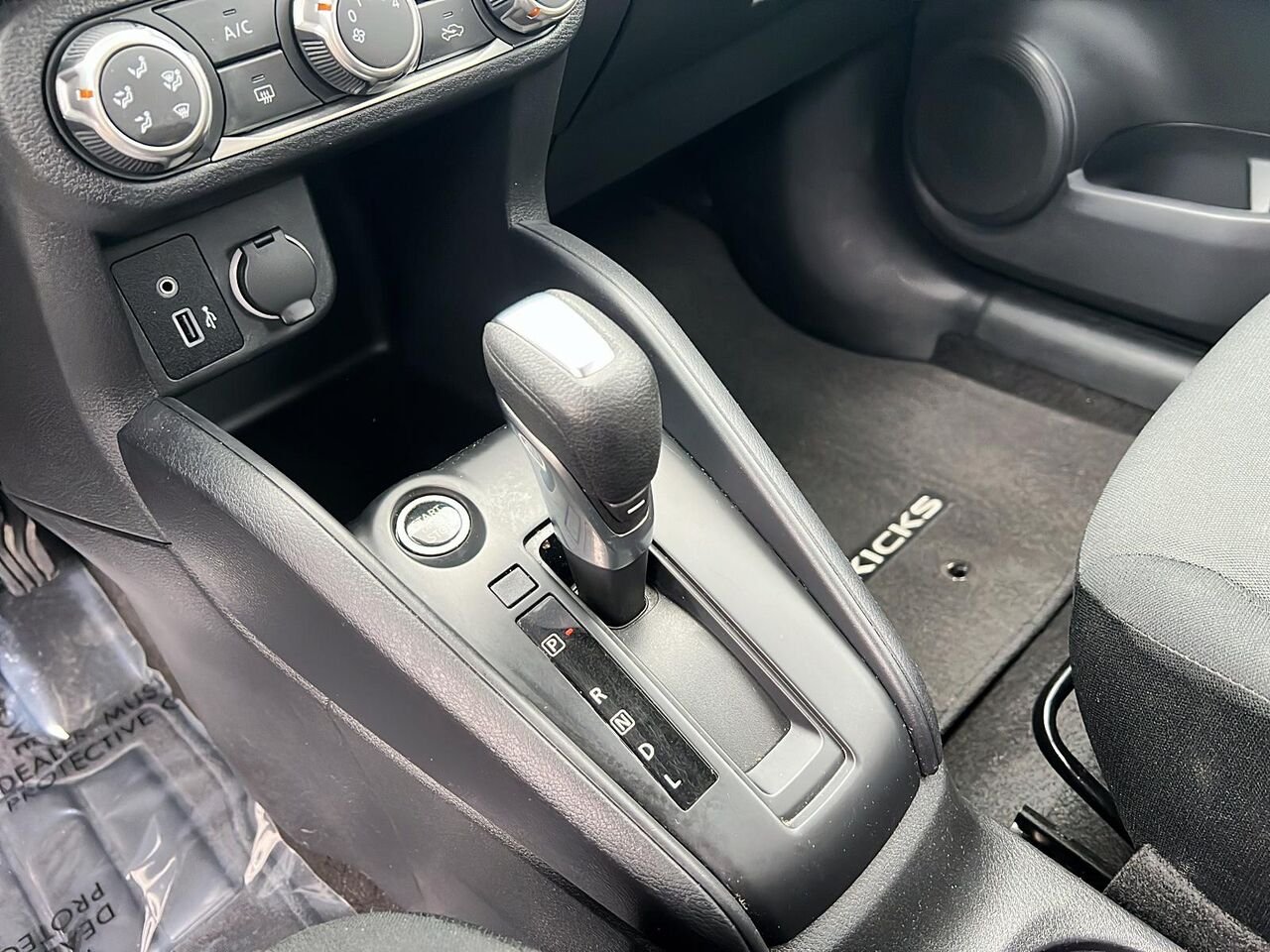 2024 Nissan KICKS S TA White Québec - photo #14