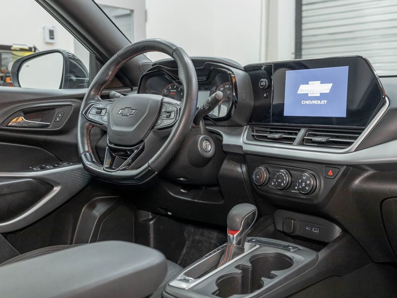 Chevrolet Trax 1RS *SIÈGES / VOLANT CHAUF* CARPLAY BLUETOOTH WIFI 2025 Blanc Saint-Jérôme - photo #22