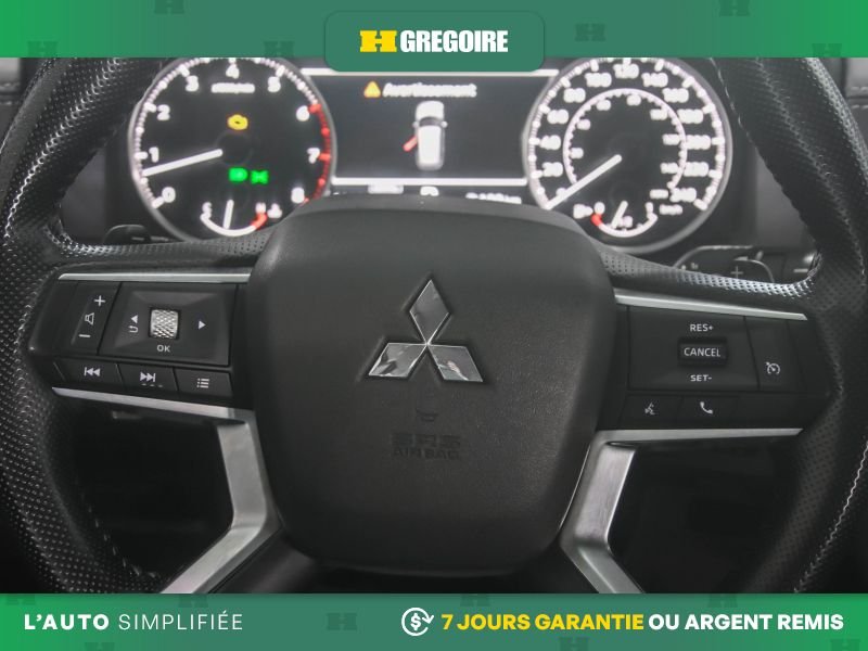 2022 Mitsubishi Outlander Green Laval - photo #15