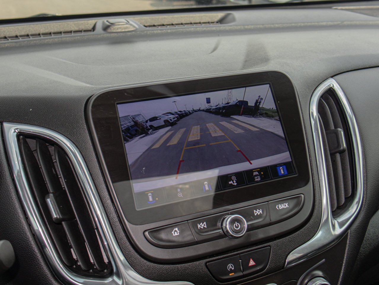 2022 Chevrolet Equinox AWD 4dr LT w/1LT White Sherwood Park - photo #27