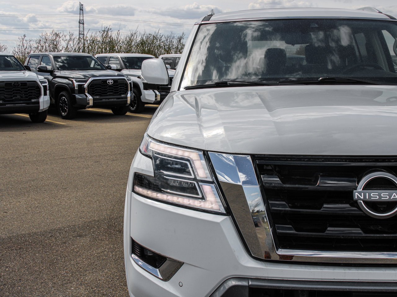 2024 Nissan Armada 4x4 SL White Sherwood Park - photo #10