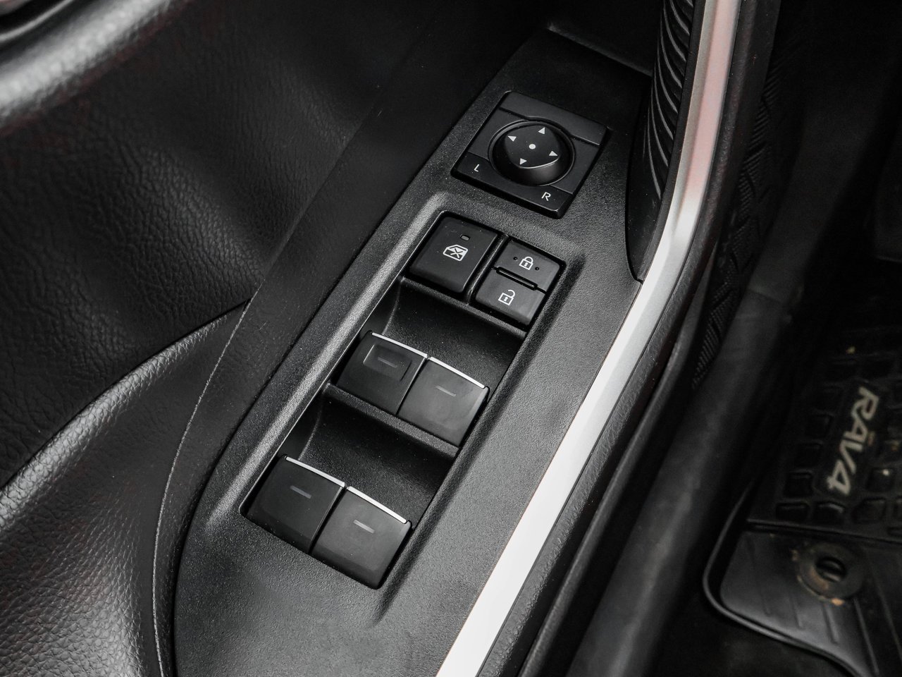 2024 Toyota RAV4 XLE AWD Blue Sherwood Park - photo #18