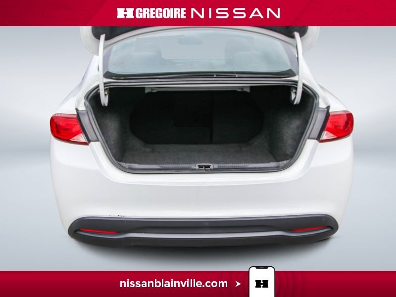 2015 Chrysler 200 White Laval - photo #24