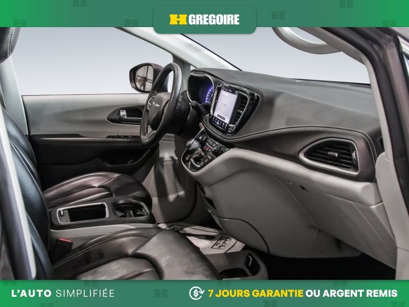 Chrysler Pacifica 2023 Gris Blainville - photo #32
