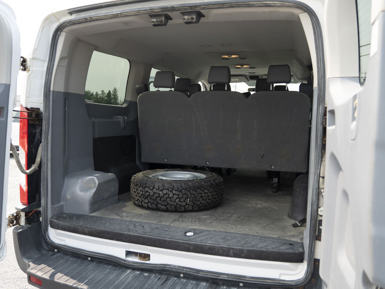 Ford Transit tourisme | T-150 XL toit bas 130 po porte pivotante côté passager 2018 Blanc Val-d'Or - photo #8