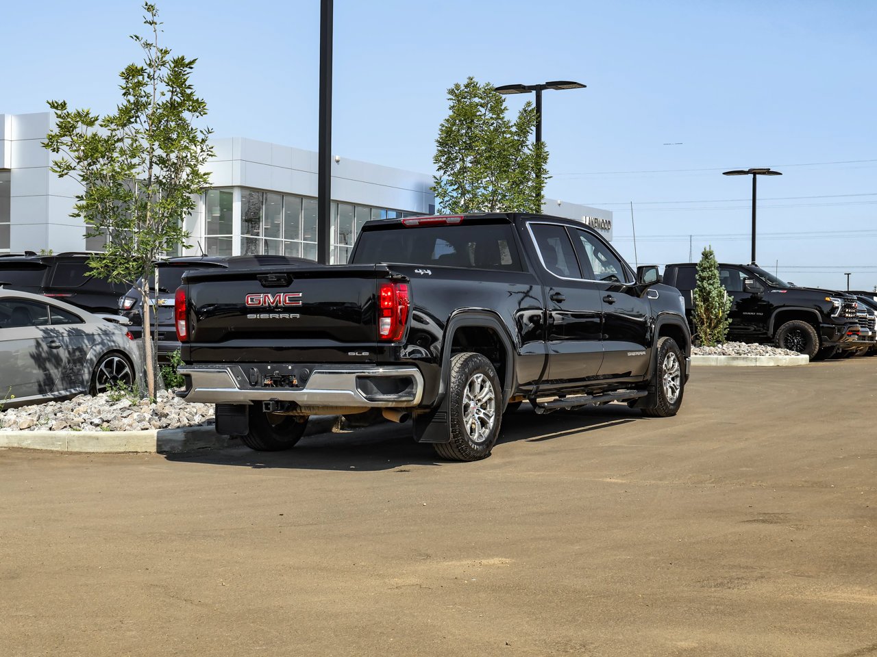 2023 GMC Sierra 1500 4WD Crew Cab 147 SLE Black Sherwood Park - photo #7