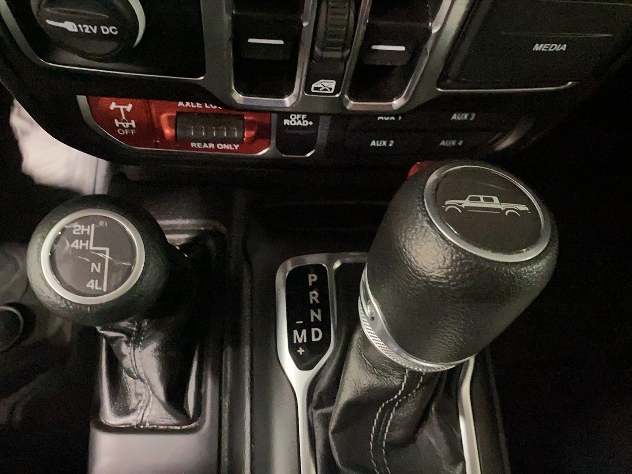 2025 Jeep Gladiator Blue Baie-Comeau - photo #12